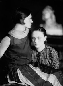 Wanda ve Marion Wulz'un portresi, Trieste, 1920 dolayları (cam levha)