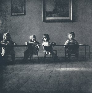 Oturan figürlerle iç mekan, 1941 by Cecil Beaton