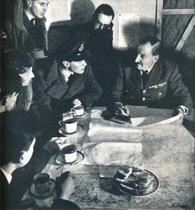 Dönüş: Sorgulama, 1941 by Cecil Beaton