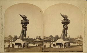 Philadelphia Centennial Sergisinde sergilenen devasa el ve meşale "Özgürlük", 1876