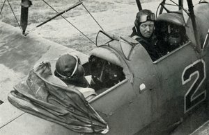 İkinci Dünya Savaşı sırasında uçmayı öğrenen RAF pilotu, 1941.