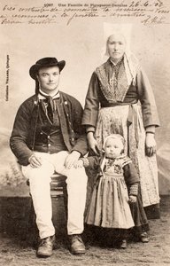 Eski kartpostal/Plougastel Daoulas ailesi/Brittany/Fransa by Augustus Kollner
