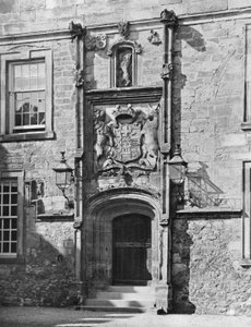 Dörtgendeki Kapı by Charles Latham