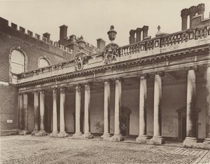 Hampton Court Sarayı, Colonnade - Kings Girişi by Charles Latham