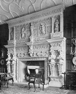 The Chimney-Piece in the Drawing Room, South Wraxall Malikanesi, 'In English Homes Vol. 1, 1904