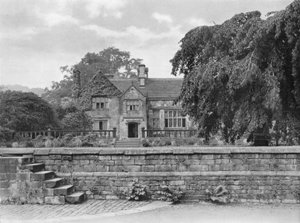 Woodsome Salonu by Charles Latham