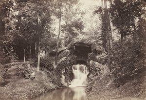 Küçük Mağara'nın Geyik Göleti'ne doğru görünümü, Bois de Boulogne by Charles Marville