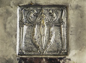 Bas kabartması, şömine dekorasyonunun detayı, Charles Rennie Mackintosh