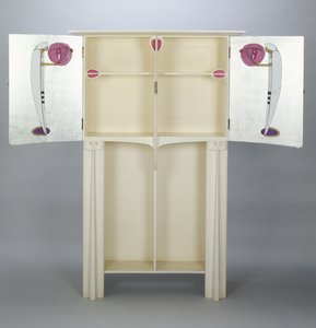 14 Kingsborough Gardens için yapılmış dolaplar, Glasgow, 1902 (boyalı meşe) 88; yan kapılarda Arap pelerini ve sarık tutan fenerlerde iki figür; by Charles Rennie Mackintosh