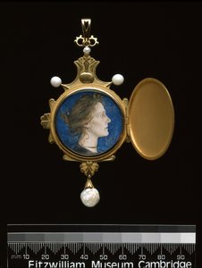 Kolye ucu: Miss Edith Emma Cooper (1862-1913) 1901 (altın, emaye, inci ve wc) by Charles Ricketts