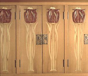 El Sanatları Loncası tarafından yapılan dolap üzerindeki oyma kakmanın detayı, c.1898-99 (maun, kutsal ve pirinç) by Charles Robert Ashbee