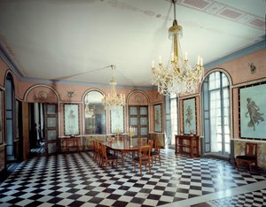 Malmaison kalesinin yemek odasının görünümü, İmparator I. Napolyon'un (1769-1821) ikametgahı, Charles Percier (1764-1838) ve Pierre Francois Leonard Fontaine (1762-1853) 1800 Rueil Malmaison, musee du chateau by Charles and Fontaine Pierre Percier