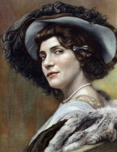 Fransız komedyen Eve Lavalliere (1866-1929), RobertdeFler'in "Miquette et sa mere" adlı oyununda Miquette rolünde, Cheri Rousseau'nun Fransız gazetesi "Le Theatre"dan 11 Aralık