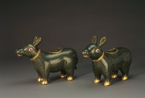 Bir çift emaye işi emaye tapir form kapları by Chinese School