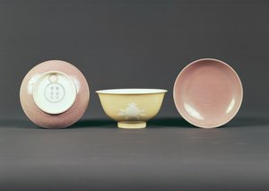 Dairesel kase, Chien Lung dönemi (1736-95) (seramik) by Chinese School