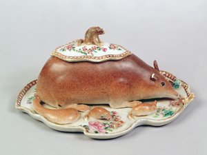 Sincap modelli Famille gül sos kasesi ve kapağı, Chien Lung dönemi (1736-95) (seramik)