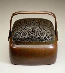 Handwarmer, Chia-hsing, Chekiang, Ming hanedanlığında Tsui-li Wang Feng-chiang tarafından yapılmıştır (dövülmüş ve delinmiş bakır)