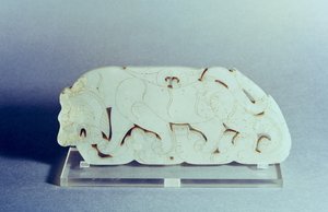 Kaplan şeklindeki plak, Han Hanedanlığı (206-220) (yeşim taşı) by Chinese School