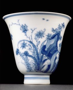 Yarı yumurta kabuğu beher kabı, Kangxi işareti ve 1662-1722 periyodu (mavi sırlı porselen) (bkz. 142601, alt kısım için bkz. 142558)