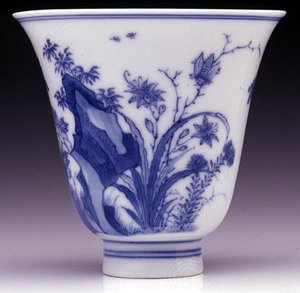 Yarı yumurta kabuğu beher kabı, Kangxi işareti ve 1662-1722 dönemi (mavi sırlı porselen) (bkz. 142559 ve alt taraf 142558)