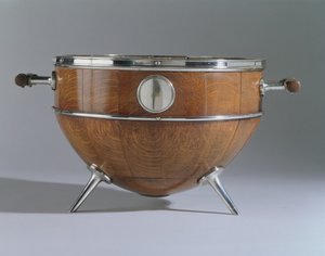 Kase, 1880 (dörde bölünmüş meşe, elektrolizle kaplanmış gümüş ve cam) by Christopher Dresser
