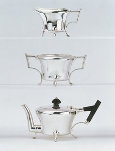 1878'de tasarlanan, Hukin & Heath tarafından yapılan üç parçalı çay servisi (elektrolizle ve abanoz) by Christopher Dresser