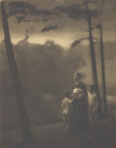 Akşam—Anne ve Oğlanlar, 1905. by Clarence H White