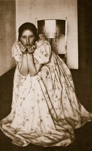 ಹೂವಿನ ಉಡುಪಿನಲ್ಲಿರುವ ಹುಡುಗಿ, ಸಿ.1910 (ಫೋಟೋಗ್ರಾವರ್) ಟರ್ಕಿ
