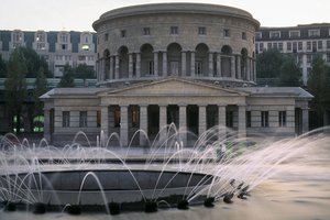 Claude Nicolas Ledoux tarafından 1789 yılında inşa edilen La Villette rotunda.