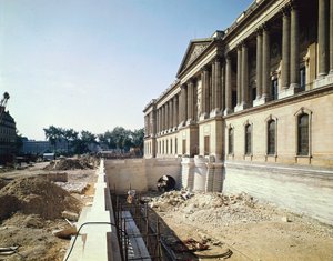 Restorasyon sırasında fotoğraflanan Louvre sütun dizisi, 8 Eylül 1966 by Claude Perrault