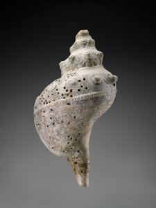 Kafatasları olan göksel deniz kabuğu kabuğu, AD 900-1521 (kabuk) by Culture Huastec
