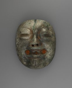 Maske şeklinde kolye