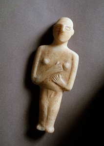 Kadın idol, şematik heykelcik, beyaz mermer, MÖ 3200-2000