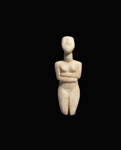 Yatan kadın figürü, erken Spedos çeşidi, Erken Kiklad II, MÖ 2600-2500 dolayları (mermer)