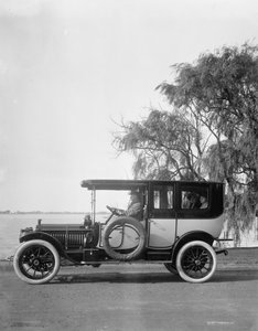 Packard 1912 sedan by Detroit Publishing Co.