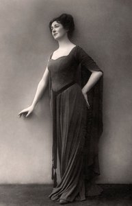 Miriam Clements, İngiliz aktör ve oyuncu, 1910. by Dover Street Photo Studio