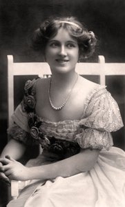 Nina Sevening, İngiliz aktris, 20. yüzyılın başlarında.