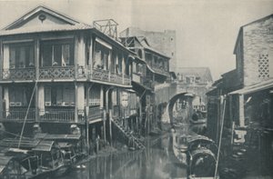 Yoksulluk ve Acının Sevilmeyen Evlerine Giden Bir Köprünün Altındaki Kirlenmiş Sular, c1935 by ENA