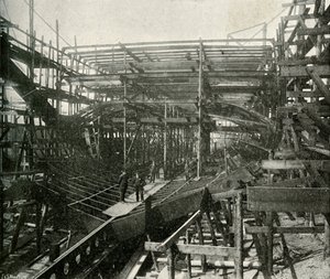 Bir Savaş Gemisinin İnşası: Thames Demir Fabrikasında Sürmekte olan Birinci Sınıf Bir Kruvazör, c1897