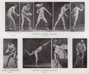Hareket Halindeki İnsan Figürü: 75 kiloluk bir kayayı kaldırmak; 20 kiloluk bir kayayı kaldırmak (s/b fotoğraf) by Eadweard Muybridge