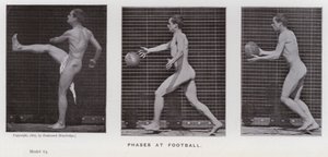 Hareket Halindeki İnsan Figürü: Futbolun Aşamaları (s/b fotoğraf) by Eadweard Muybridge