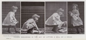Hareket Halindeki İnsan Figürü: Bir çocuğun oyuncak bebeği kaldırma eyleminde meydana gelen aşamalar (s/b fotoğraf) by Eadweard Muybridge