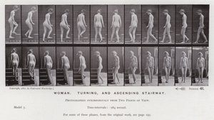 Hareket Halindeki İnsan Figürü: Kadın, dönen ve yükselen merdiven (s/b fotoğraf) by Eadweard Muybridge