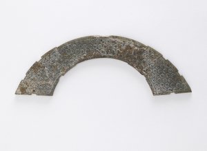 Huang, Changsha, Hunan eyaleti, MÖ 4.-3. yy (yeşim taşı) tipinde daire yayı şeklinde kesilmiş ince levha
