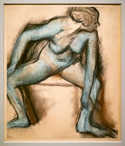 Dansçı bir mayo. 1896 civarında. Velin üzerine pastel, karton üzerine yapıştırıcı. by Edgar Degas