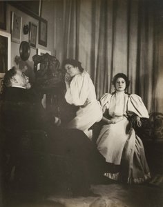 [Christine ve Yvonne Lerolle ile Otoportre], muhtemelen 1895-96. by Edgar Degas