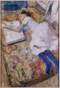 Genç Kız Bir Albüme Bakarken Uzanmış, 1889 dolayları by Edgar Degas