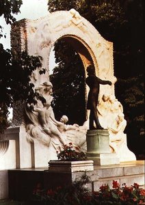 Avusturyalı besteci Johann Strauss Genç Anıtı by Edmund Ritter von Hellmer