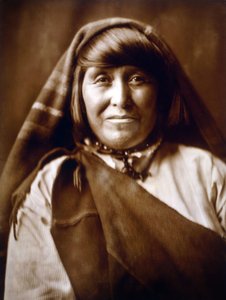 Bir Acoma kadını, yak. 1904, fotoğraf Edward S. Curtis by Edward Sheriff Curtis