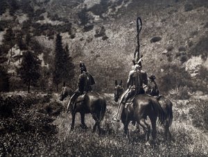 Amerika Birleşik Devletleri, siyah kanyondaki Apsaroke kabilesinden Amerika Kızılderilileri by Edward Sheriff Curtis